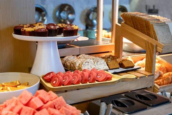 호텔 레스토랑의 다양한 요리 사진